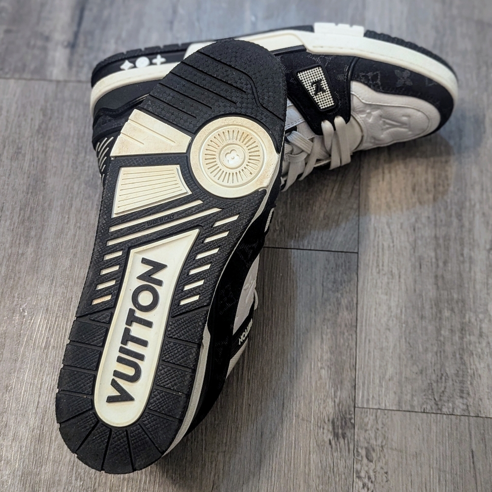 Louis Vuitton Trainers White and Black Sneakers Classic Design - Picture 8 of 10